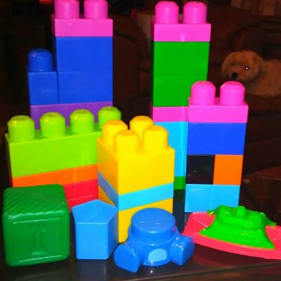 kids plastic toys Other - BUNCH OF PLASTIC STACKABLE BLOCKS